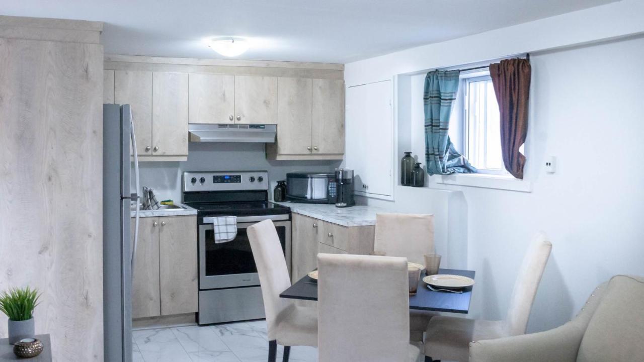 Апартаменти Lovely 1-Br W Sofa Bed In The Heart Of Ndg Монреаль Екстер'єр фото